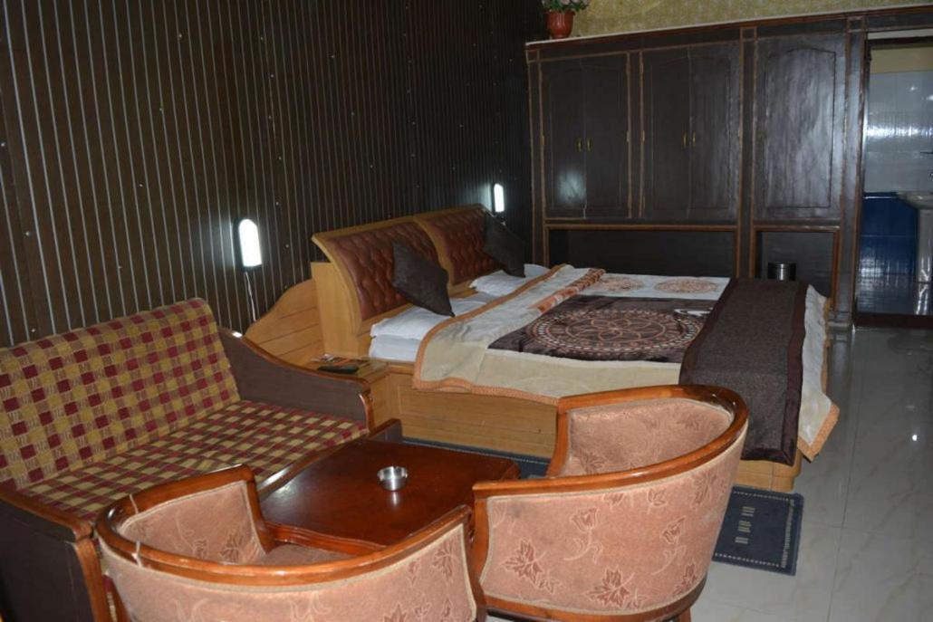 Hotel Crystal Palace Dhanaulti Zewnętrze zdjęcie